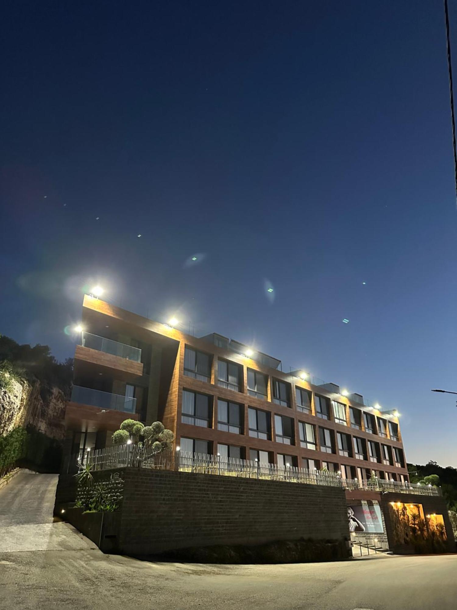 Grey Escape Apartments Qalhat Exterior photo